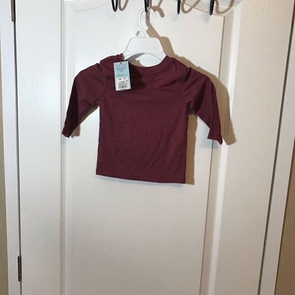 Bundle of 6 Boys Clothes: Tops, Jacket, Romper, Shorts 12 Months NWT - Picture 13 of 16